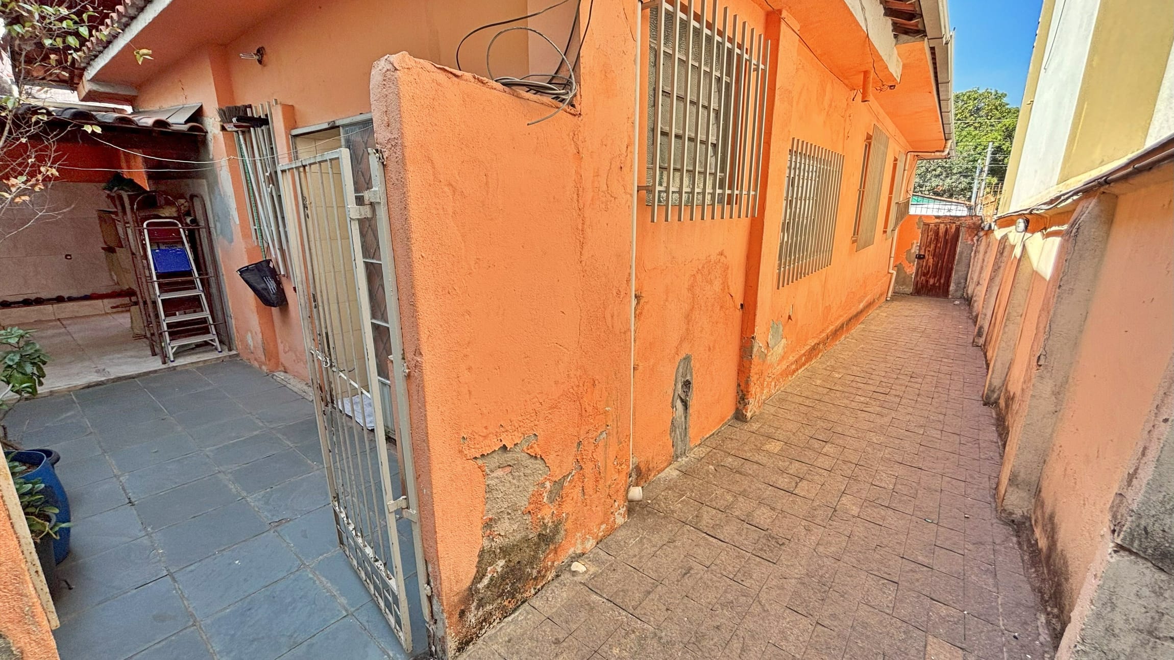 Casa à venda no bairro Padre Eustáquio, Belo Horizonte – 3 quartos, 2 vagas e 2 barracões nos fundos