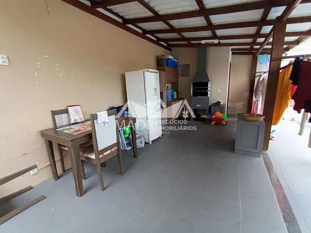 Casa com 200m² 2 quartos e 1 banheiro, à venda, no bairro Madri em Palhoça