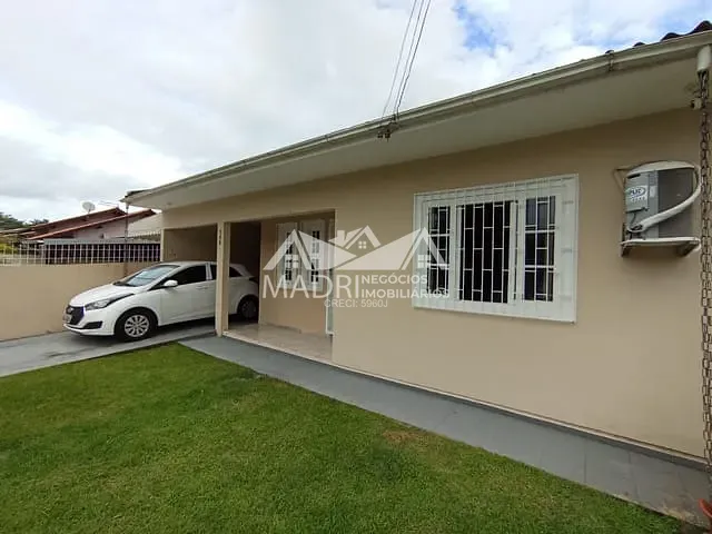 Casa com 200m² 2 quartos e 1 banheiro, à venda, no bairro Madri em Palhoça