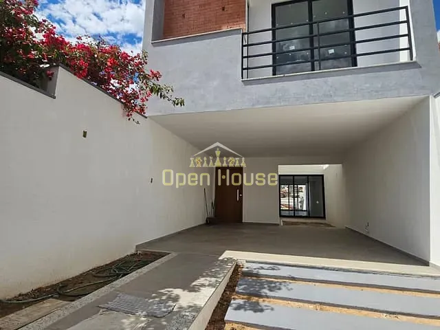 Casa 3 quartos e 4 banheiros, à venda, no bairro Village Santa Helena em Volta Redonda
