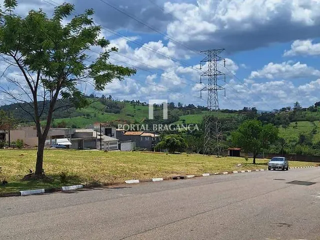Casa com 250m² 3 quartos e 2 banheiros, à venda, no bairro Jardim Vista Alegre em Bragança Paulista