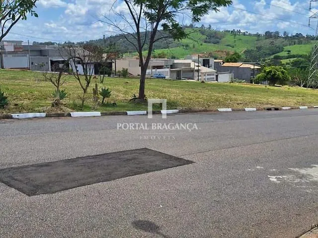 Casa com 250m² 3 quartos e 2 banheiros, à venda, no bairro Jardim Vista Alegre em Bragança Paulista