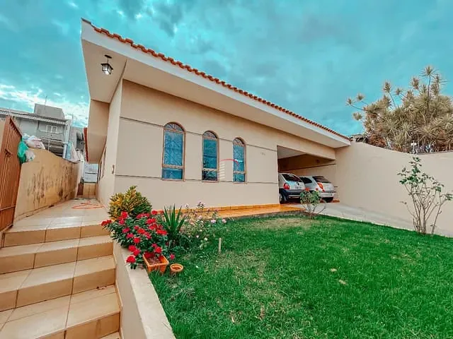 Casa com 360m² 3 quartos e 2 banheiros, à venda, no bairro Dom Ático em Londrina