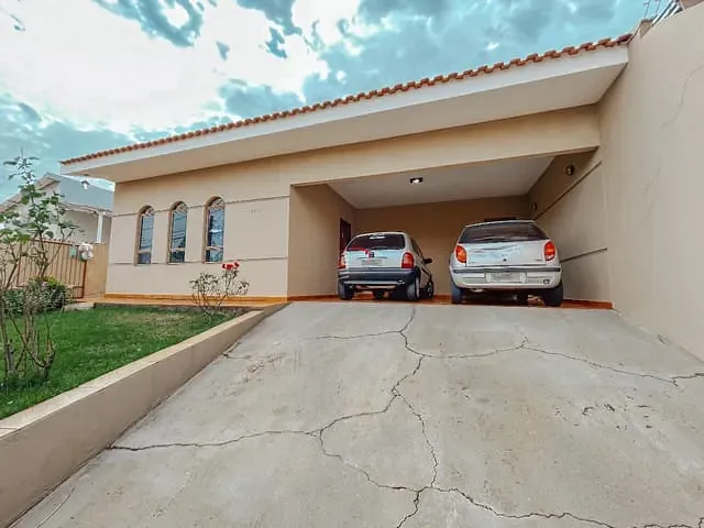 Casa com 360m² 3 quartos e 2 banheiros, à venda, no bairro Dom Ático em Londrina