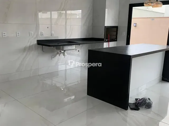 Casa com 360m² 4 quartos e 5 banheiros, à venda, no bairro Jardim Cristal em Aparecida de Goiânia