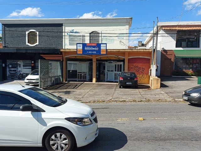 Casa com 350m², à venda ou para alugar, no bairro Vila Firmiano Pinto em São Paulo