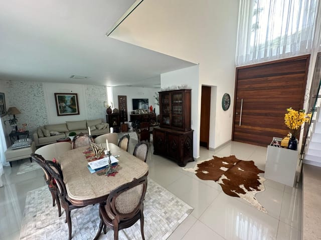 Casa com 1327m² 4 quartos e 4 banheiros, à venda, no bairro Lagoa em Macaé