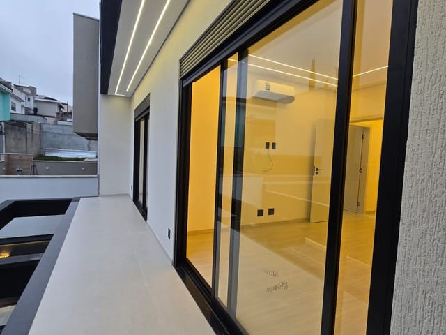 Casa com 250m² 3 quartos e 5 banheiros, à venda, no bairro Mogi Moderno em Mogi das Cruzes