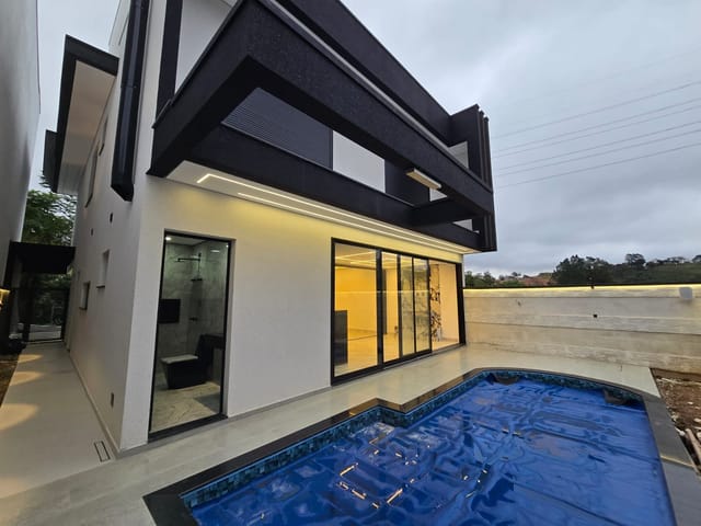 Casa com 250m² 3 quartos e 5 banheiros, à venda, no bairro Mogi Moderno em Mogi das Cruzes