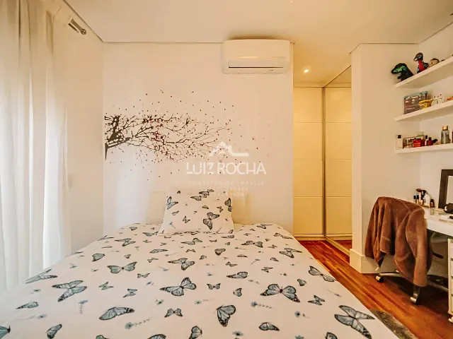 Casa com 1250m² 4 quartos e 6 banheiros, à venda, no bairro Palos Verdes em Cotia