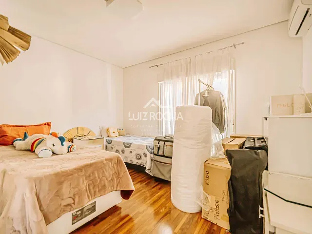 Casa com 1250m² 4 quartos e 6 banheiros, à venda, no bairro Palos Verdes em Cotia