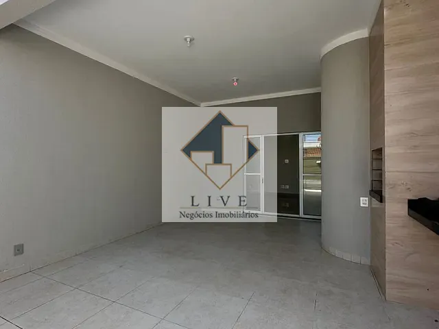 Casa 3 quartos e 2 banheiros, à venda, no bairro Vila Mollon IV em Santa Bárbara D'Oeste