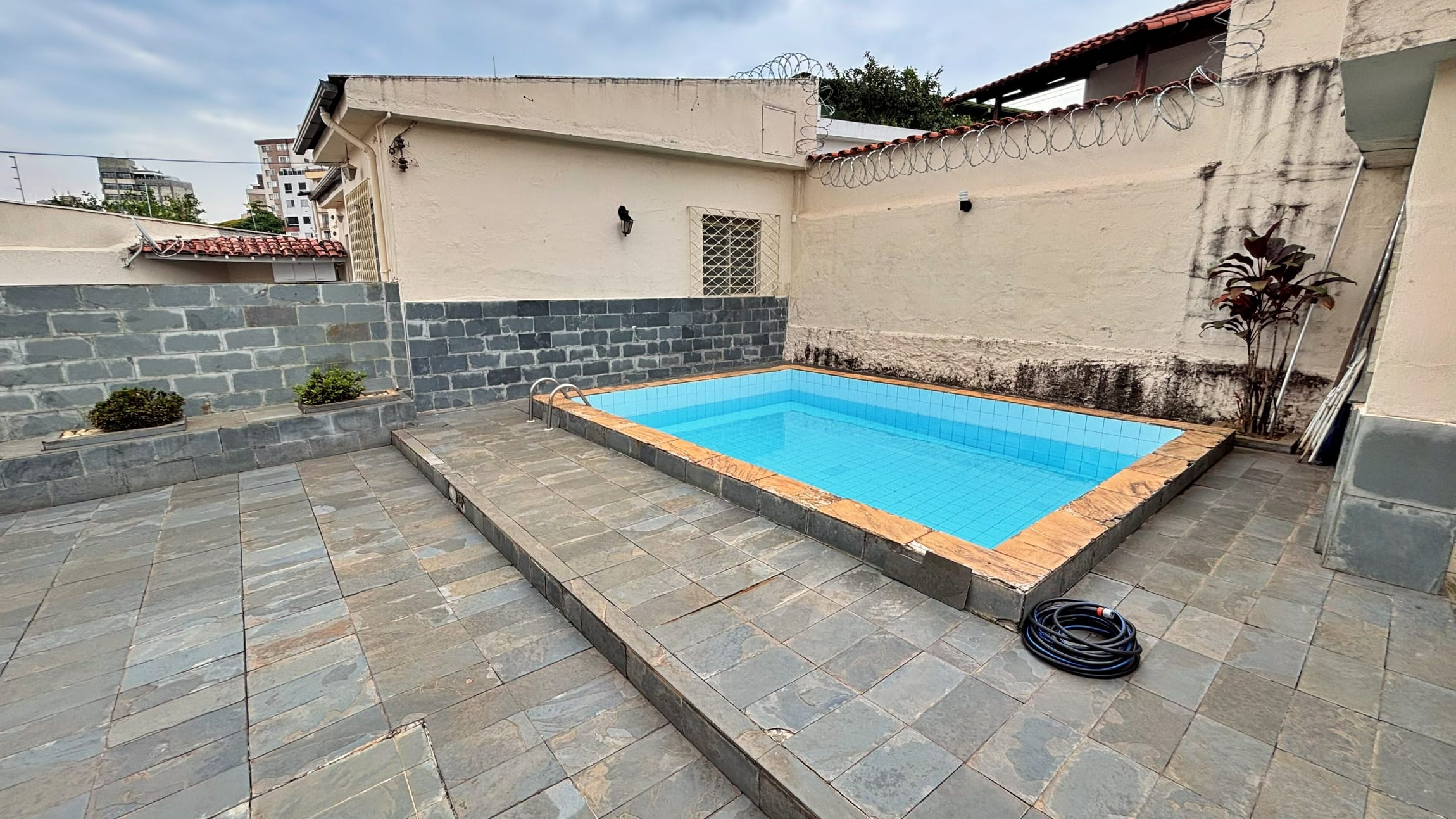 Casa à venda no bairro Caiçara, Belo Horizonte – 3 quartos, 4 vagas e piscina