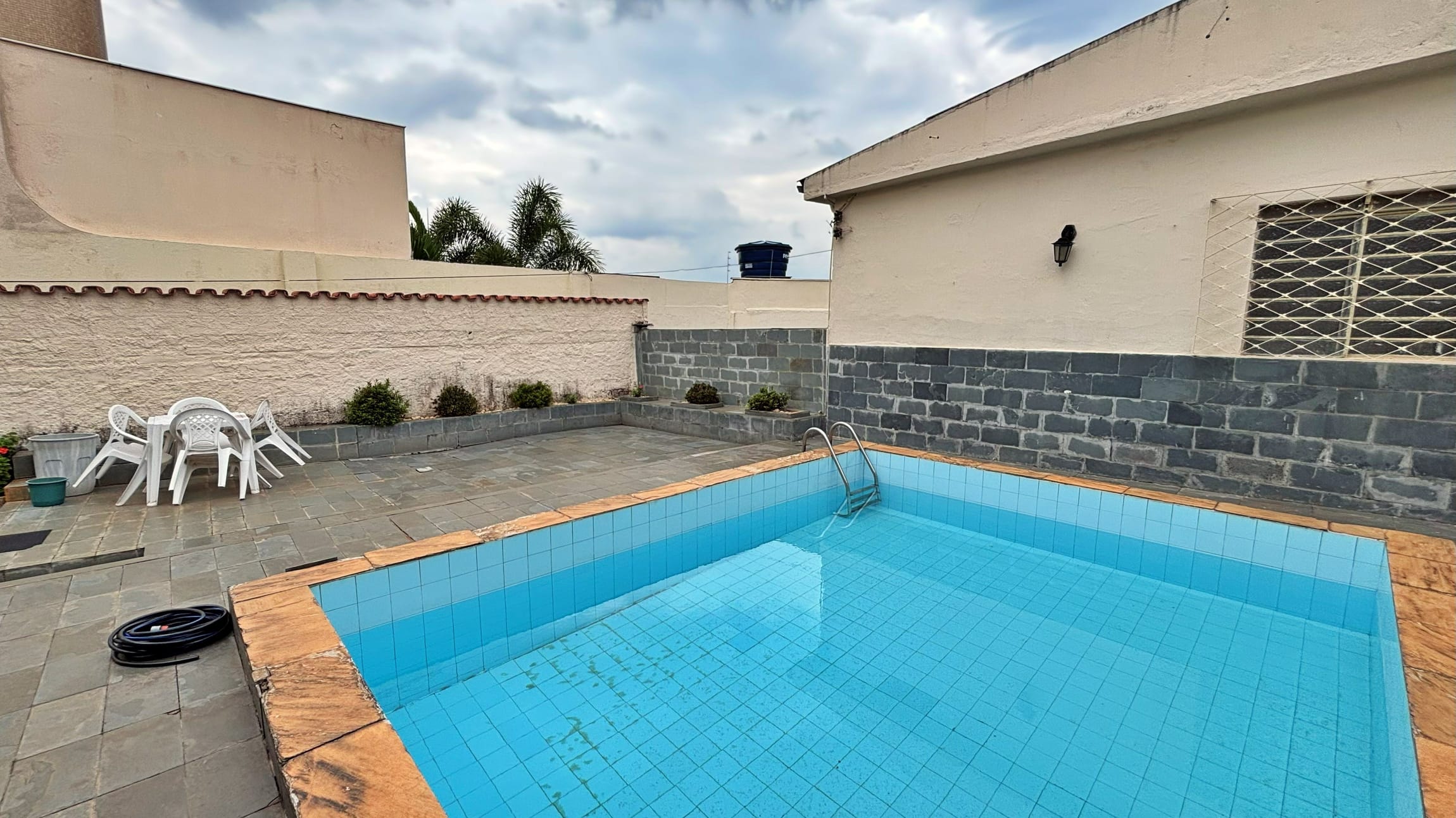 Casa à venda no bairro Caiçara, Belo Horizonte – 3 quartos, 4 vagas e piscina