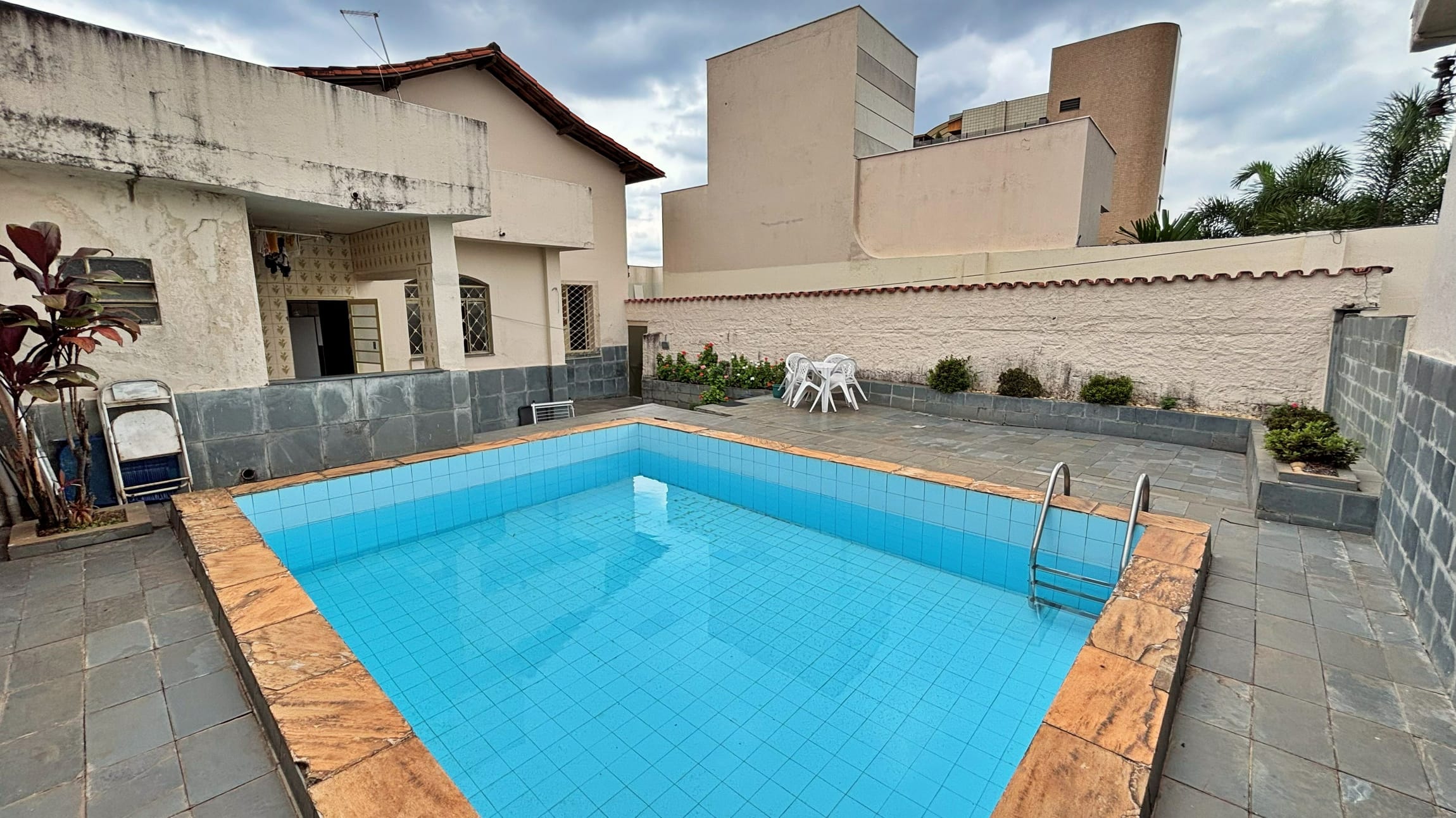 Casa à venda no bairro Caiçara, Belo Horizonte – 3 quartos, 4 vagas e piscina