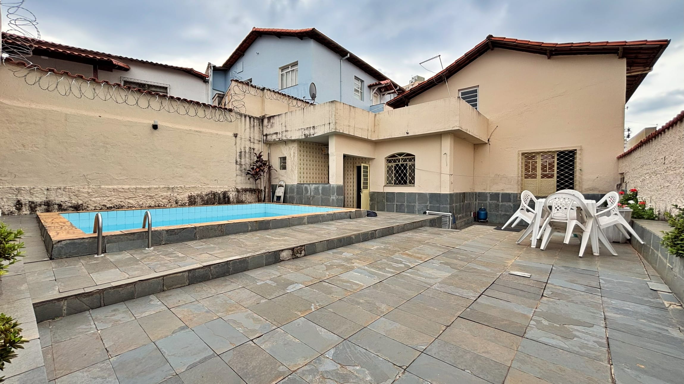 Casa à venda no bairro Caiçara, Belo Horizonte – 3 quartos, 4 vagas e piscina