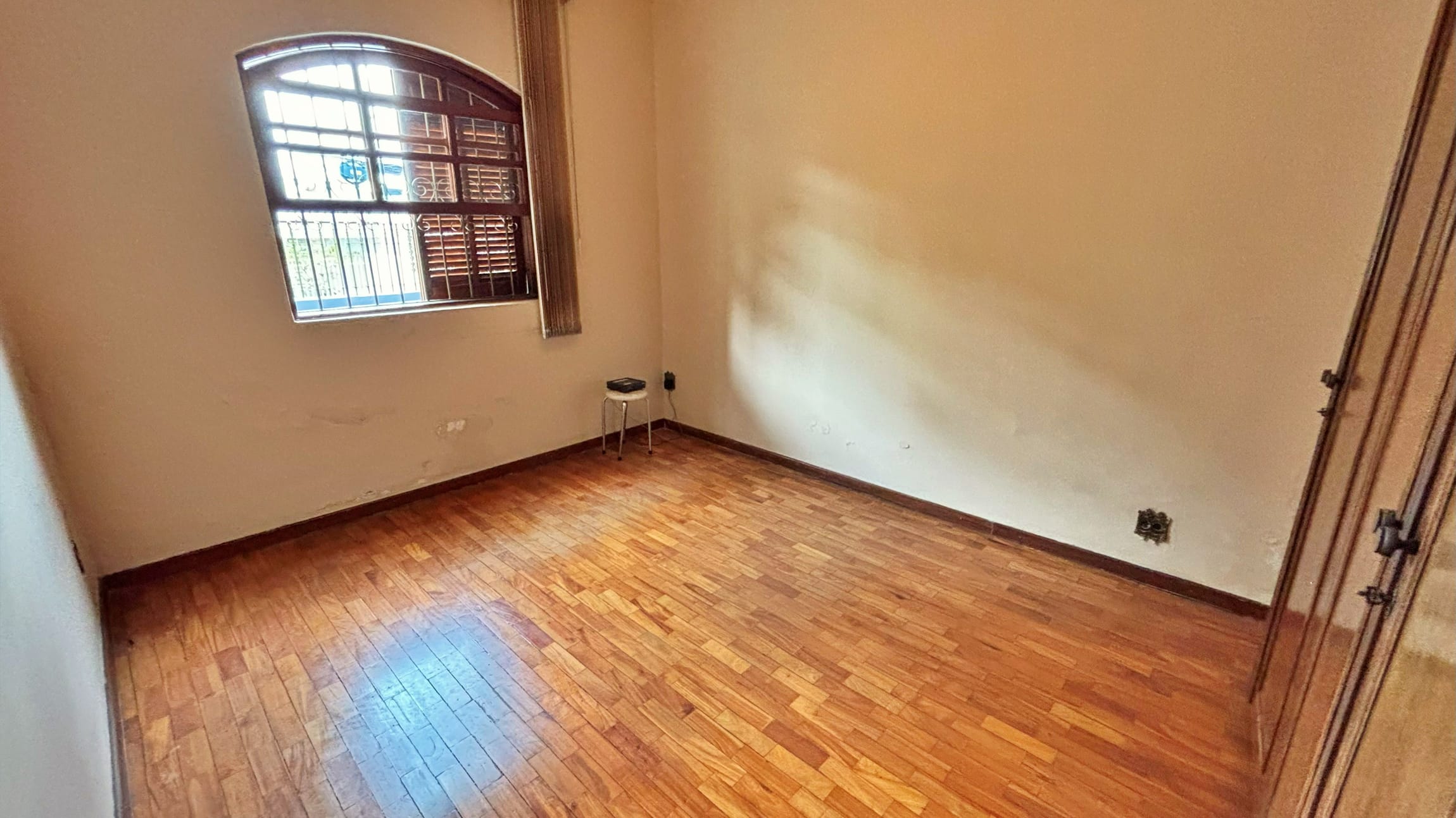 Casa à venda no bairro Caiçara, Belo Horizonte – 3 quartos, 4 vagas e piscina