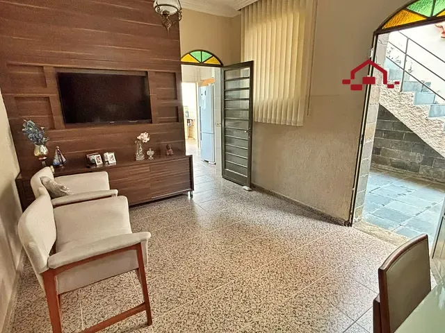 Casa 3 quartos e 2 banheiros, à venda, no bairro Caiçaras em Belo Horizonte