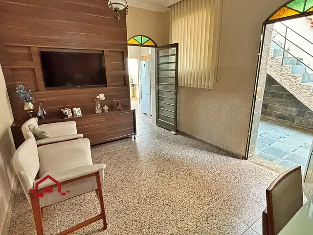 Casa 3 quartos e 2 banheiros, à venda, no bairro Caiçaras em Belo Horizonte
