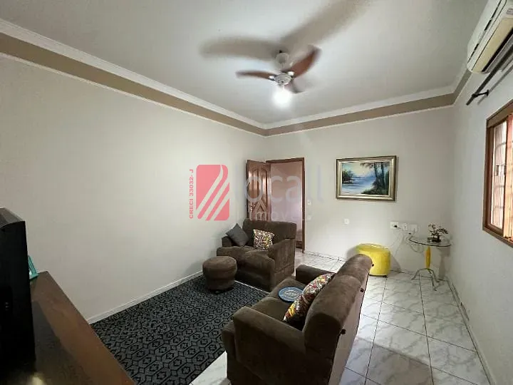 Casa com 3 quartos à venda, 130m² — foto 2 de 11