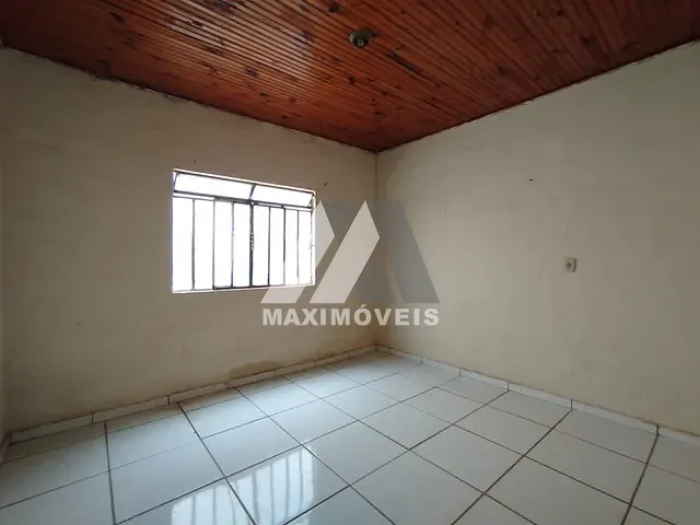 Casa 2 quartos e 1 banheiro, para alugar, no bairro Centro em Araçuaí