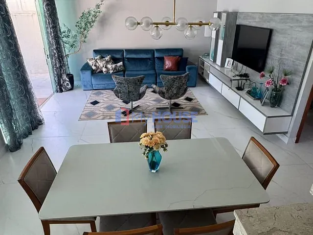 Casa com 560m² 4 quartos e 3 banheiros, à venda, no bairro Olivença em Ilhéus