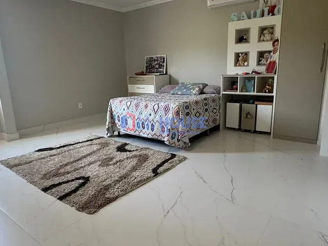 Casa com 560m² 4 quartos e 3 banheiros, à venda, no bairro Olivença em Ilhéus