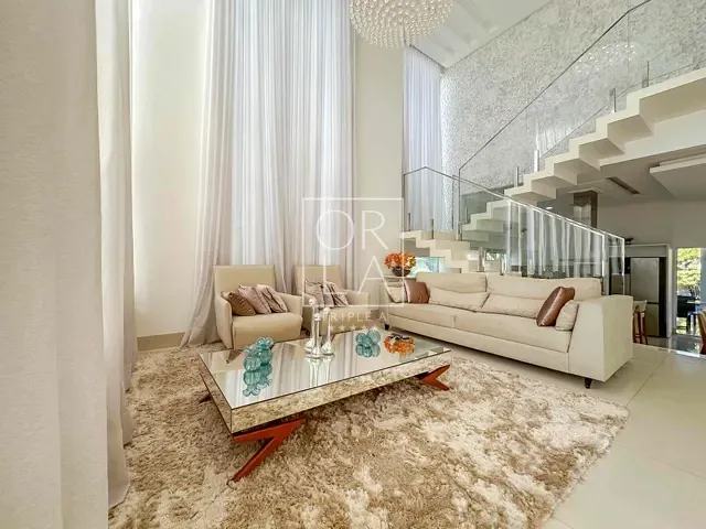 Casa com 450m² 4 quartos e 5 banheiros, à venda, no bairro Condomínio do Lago em Goiânia