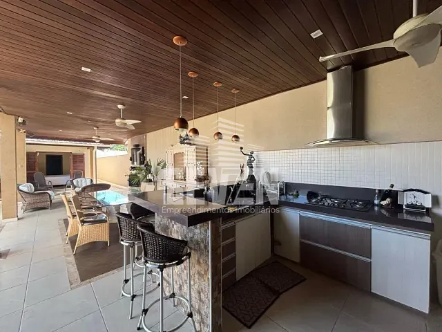 Casa com 670m² 4 quartos e 6 banheiros, à venda, no bairro Jardim Colonial em Bauru