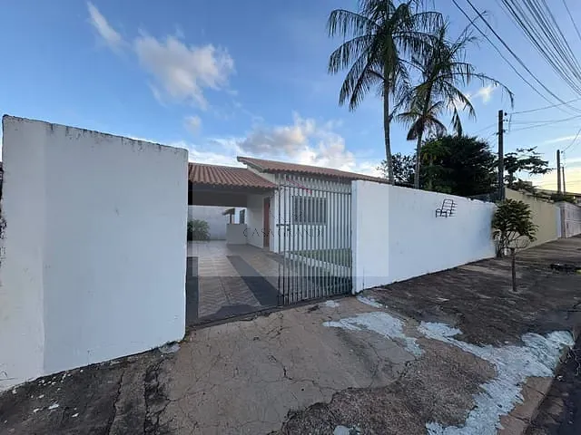 Casa com 295m² 3 quartos e 1 banheiro, para alugar, no bairro Jardim Santa Mônica em Rolândia