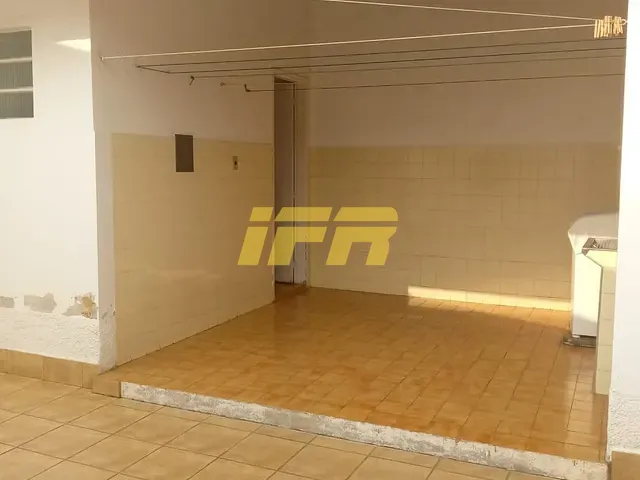 Casa à venda ou para alugar, no bairro Jardim Independência em Taubaté