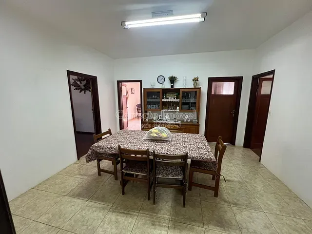 Casa com 1300m² 6 quartos e 5 banheiros, à venda, no bairro Centro em Holambra