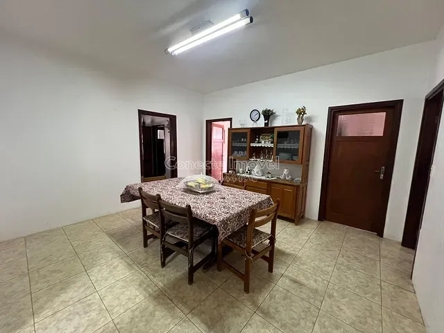 Casa com 1300m² 6 quartos e 5 banheiros, à venda, no bairro Centro em Holambra