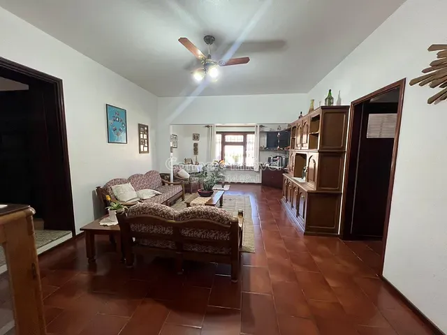 Casa com 1300m² 6 quartos e 5 banheiros, à venda, no bairro Centro em Holambra