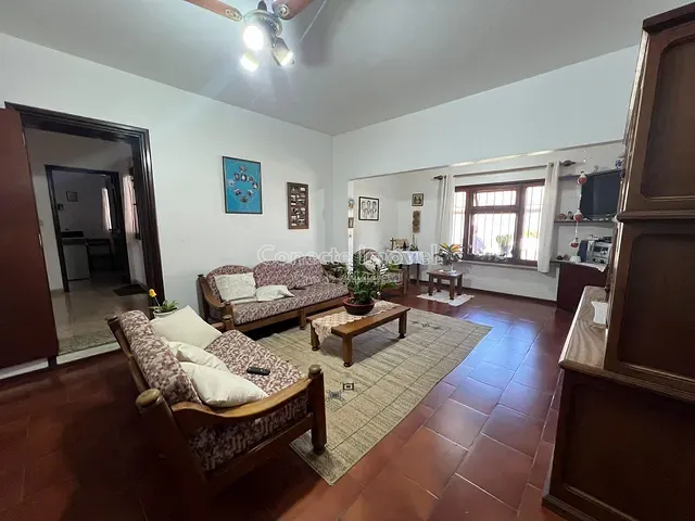 Casa com 1300m² 6 quartos e 5 banheiros, à venda, no bairro Centro em Holambra