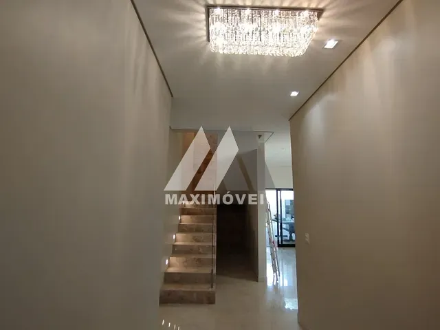 Casa 3 quartos e 3 banheiros, para alugar, no bairro Centro em Araçuaí