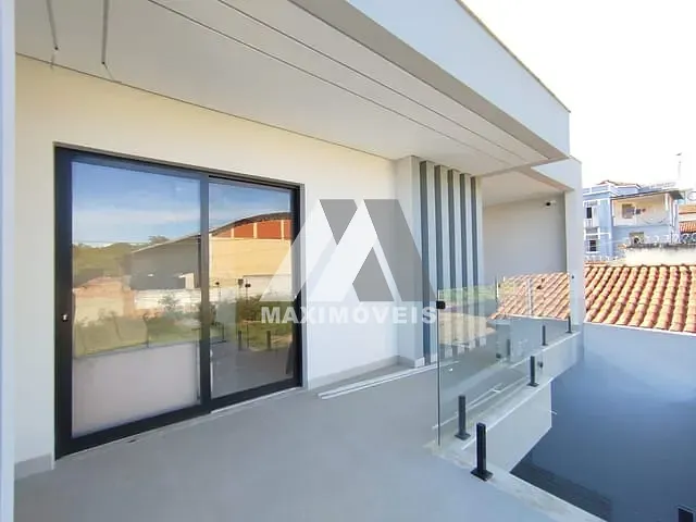 Casa 3 quartos e 3 banheiros, para alugar, no bairro Centro em Araçuaí