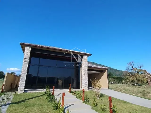 Casa com 381m² 3 quartos e 2 banheiros, à venda, no bairro Ubatiba em Maricá