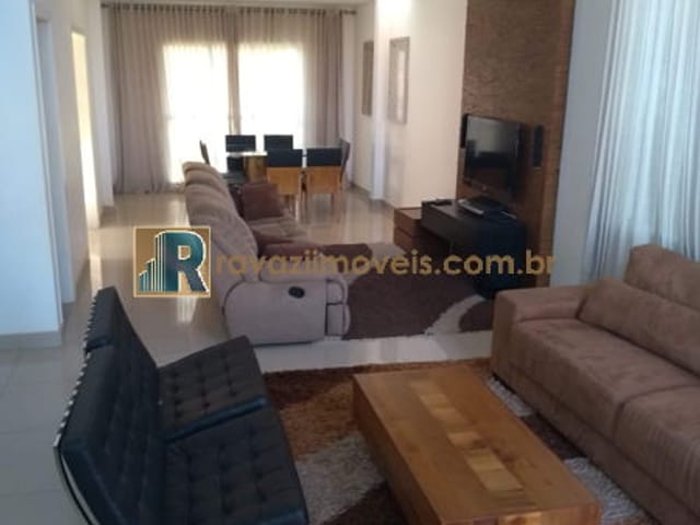 Casa com 360m², à venda, no bairro Via Castelli em Louveira