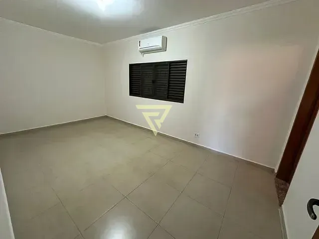 Casa com 460m² 3 quartos e 2 banheiros, à venda, no bairro Jardim Paiva em Ribeirão Preto