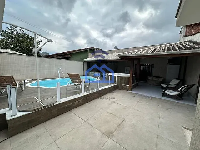 Casa com 250m² 3 quartos e 2 banheiros, à venda, no bairro Sumaré em Caraguatatuba
