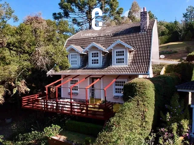 Casa com 1270m² 5 quartos e 4 banheiros, à venda, no bairro Recanto do Fojo em Campos do Jordão