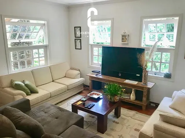 Casa com 1270m² 5 quartos e 4 banheiros, à venda, no bairro Recanto do Fojo em Campos do Jordão