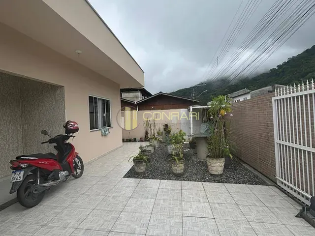 Casa com 260m² 2 quartos e 3 banheiros, à venda, no bairro Alto do São Bento em Itapema