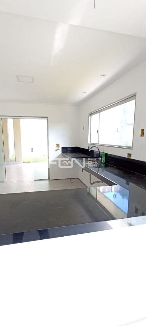 Casa à venda com 3 quartos, 10m² - Foto 6