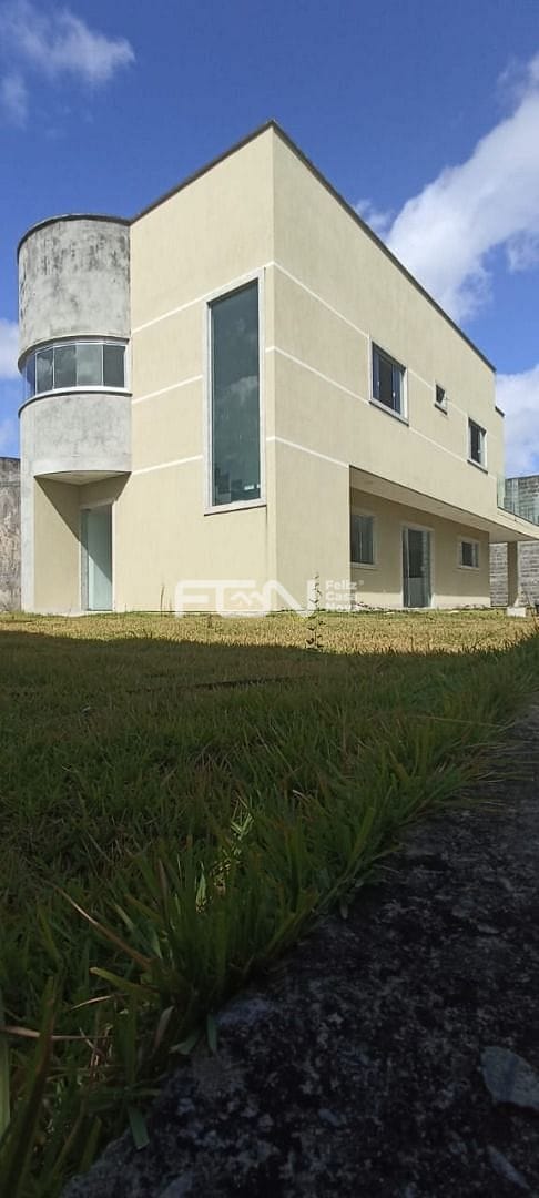 Casa à venda com 3 quartos, 10m² - Foto 1