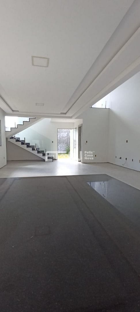 Casa à venda com 3 quartos, 10m² - Foto 4