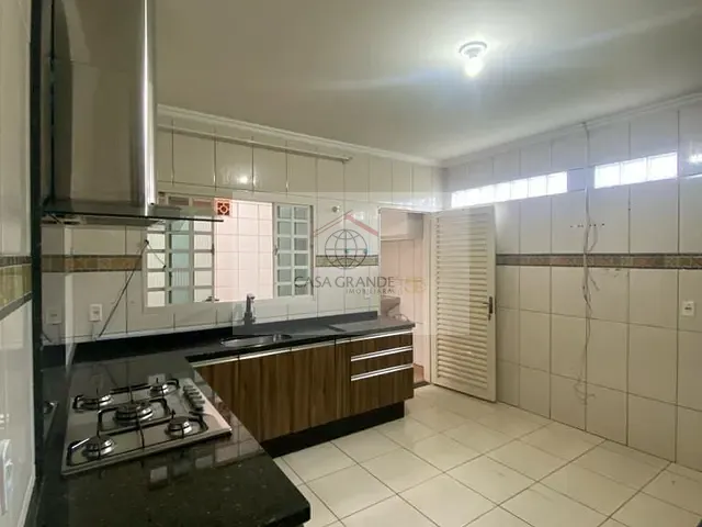 Casa com 200m² 3 quartos e 2 banheiros, para alugar, no bairro Cidade Verde em Rolândia