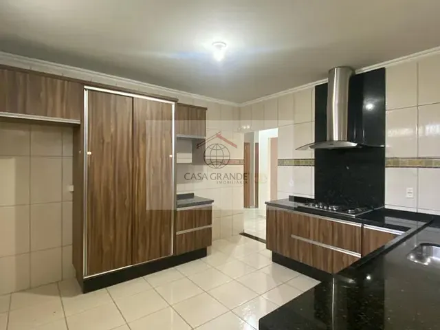 Casa com 200m² 3 quartos e 2 banheiros, para alugar, no bairro Cidade Verde em Rolândia