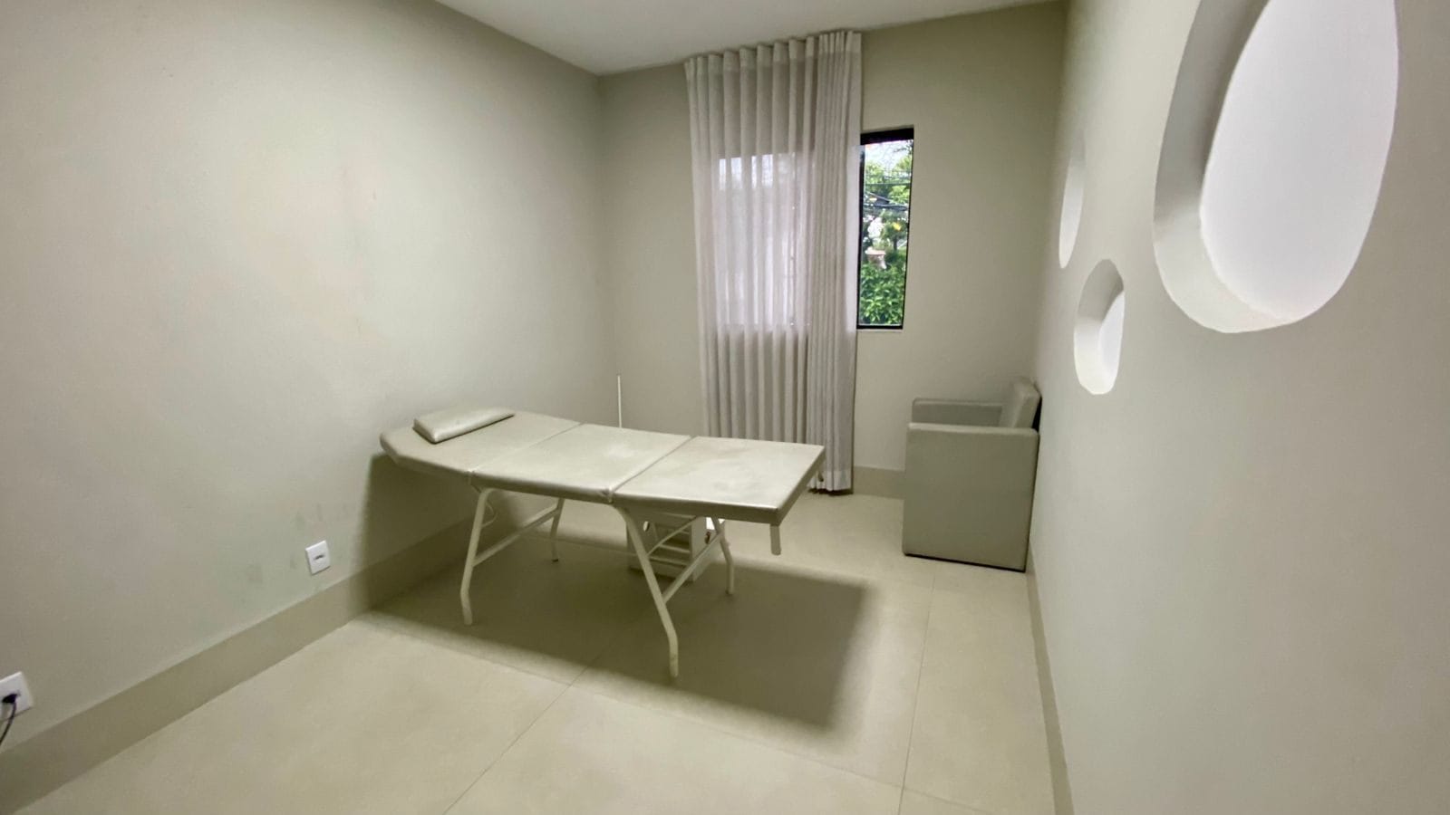 casa à venda com aproximadamente 300 m², 2 pavimentos e 4 vagas no Bairro Ouro Preto – Belo Horizonte/MG